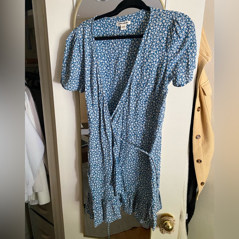 Blue and white floral billabong wrap sundress minidress, Billabong Florida Dress